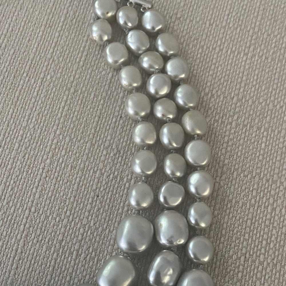 Elegant Silver Pearl Necklace - Picture 6 of 11